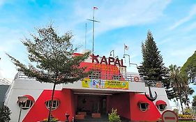 Kapal Garden Hotel At Taman Rekreasi Sengkaling